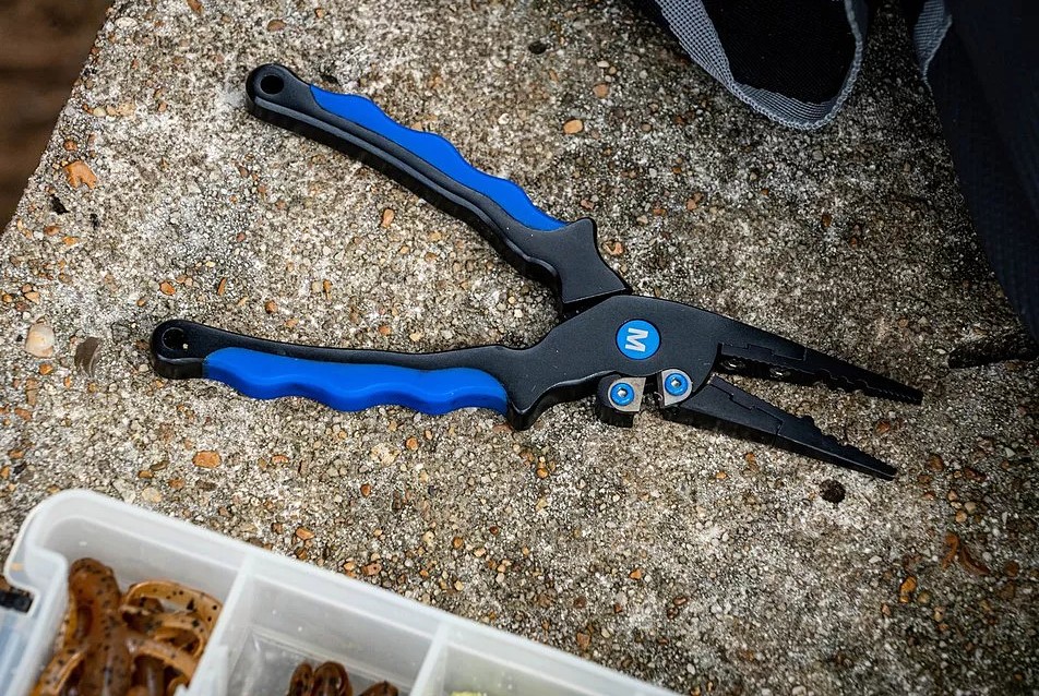 mustad-pliers-mt111-M5